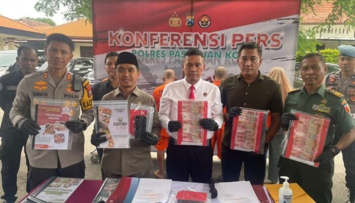 Polres Pasuruan Kota Amankan 4 Tersangka Penipuan Berkedok Program Makan Bergizi Gratis