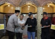 Baksos Polri Presisi Polresta Malang Kota Bersama Mahasiswa Bersihkan Masjid Hingga Beri Bantuan Sembako