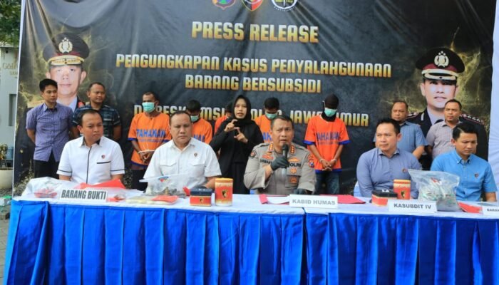 Polda Jatim Amankan Tersangka Penyelundupan Pupuk Bersubsidi di Wilayah Bojonegoro