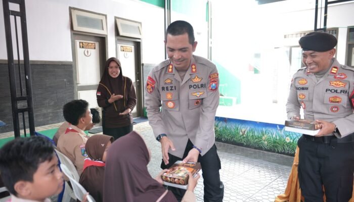 Program Pasabber  Kapolres Situbondo Berbagi Makanan Bergizi Untuk Anak Berkebutuhan Khusus