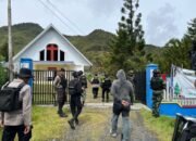 Personel Gabungan TNI-POLRI di Kab. Puncak Jaya Gelar Patroli Dialogis dan Amankan Jalannya Ibadah Minggu Paskah