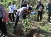 Peduli Lingkungan, Polres Blitar Kota Bersama Forkopimda Tanam Pohon di Area Bekas Tambang