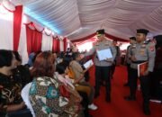Wujud Kepedulian Institusi Polri, Kapolda Kalteng didampingi Ketua Bhayangkari Daerah Berikan Bantuan Sosial