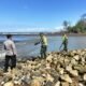 Hari Ke-8: Polsek Kabat Polresta Banyuwangi Bersama Unsur Terkait Lanjutkan Penyisiran Pantai Pondok Nongko Pasca Tenggelamnya KMP Tunu Pratama Jaya