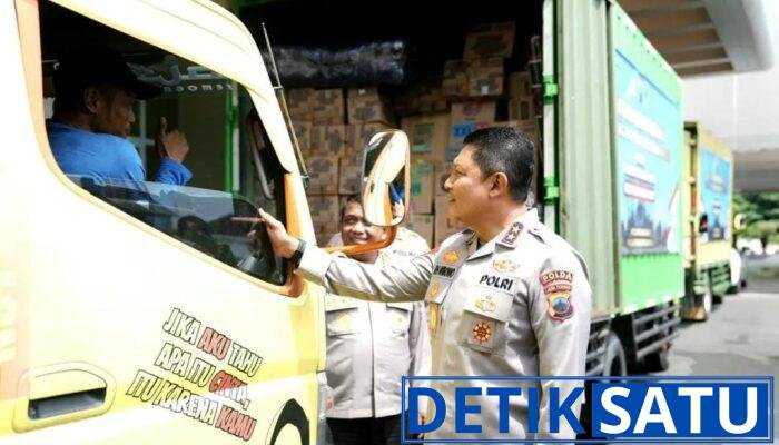 Bahu Membahu Ringankan Beban, Kapolda Jateng: Bantuan Ini Wujud Nyata Kepedulian Polri Terhadap Masyarakat Terdampak Bencana