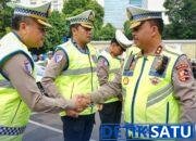 Pimpin Langsung Pelepasan, Kakorlantas Polri Kirim 25 Mobil Patroli dan Ribuan Paket Sembako ke Daerah Bencana Sumatera