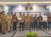 Wujud Kemitraan, Kapolda Kalteng Irjen Pol. Iwan Kurniawan Terima Penghargaan Sahabat Pers Dari PWI Pusat