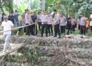 Wujud Kepedulian, Kapolda Sulteng Tinjau Langsung Lokasi Banjir Donggala dan Salurkan Ratusan Paket Sembako