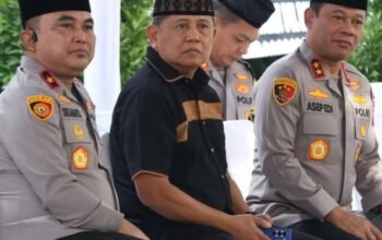 Duka Mendalam Polri, Kapolri bersama Jajaran Iringi Kepergian Ibu Meriyati Hoegeng ke Peristirahatan Terakhir