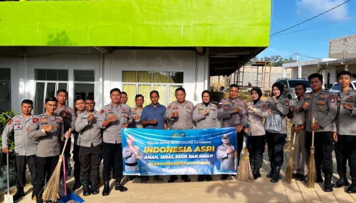 Polda Kepri Gelar Bakti Kebersihan di Rumah Ibadah dan Lingkungan Pendidikan, Dukung Gerakan Indonesia Asri